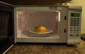How do you make baked potatoes in the microwave